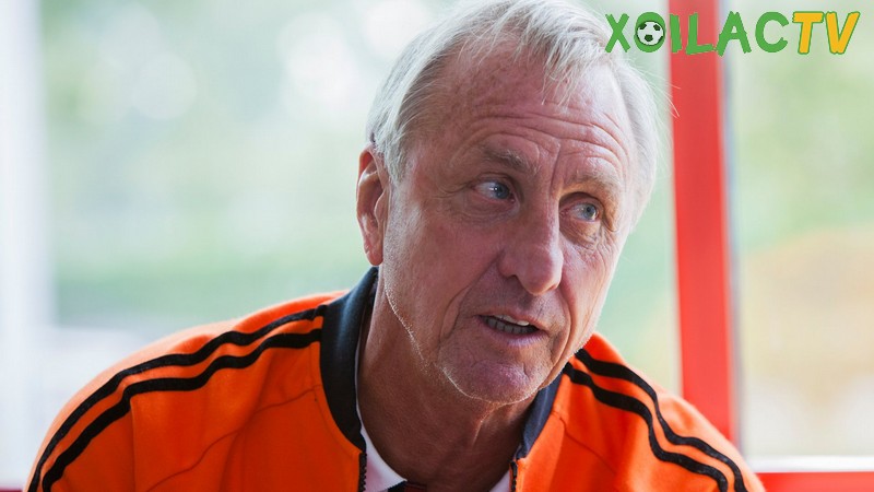 Johan Cruyff đã trở thành một huấn luyện viên bóng đá nổi tiếng và thành công