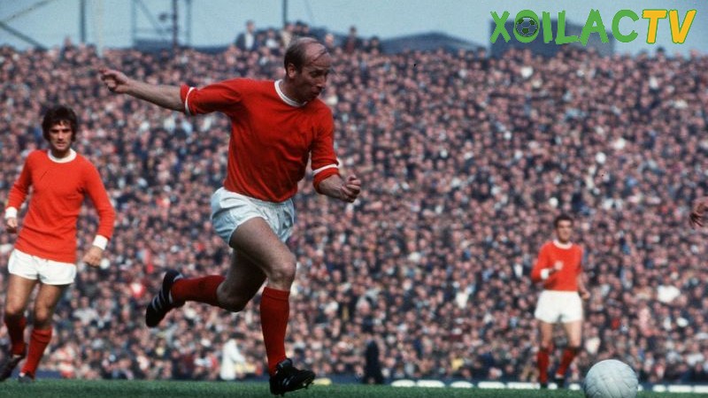 Sir Bobby Charlton là một trong những cầu thủ Manchester United hay nhất lịch sử